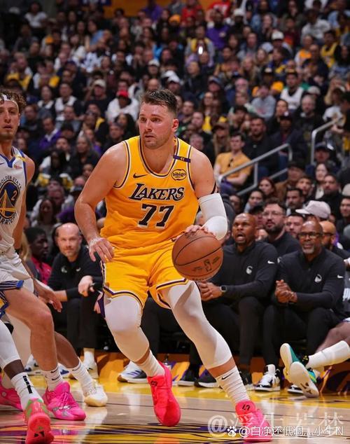 4月4日常规赛:勇士对阵湖人 东契奇精彩表现 4月4日常规赛:勇士对阵湖人 东契奇精彩表现